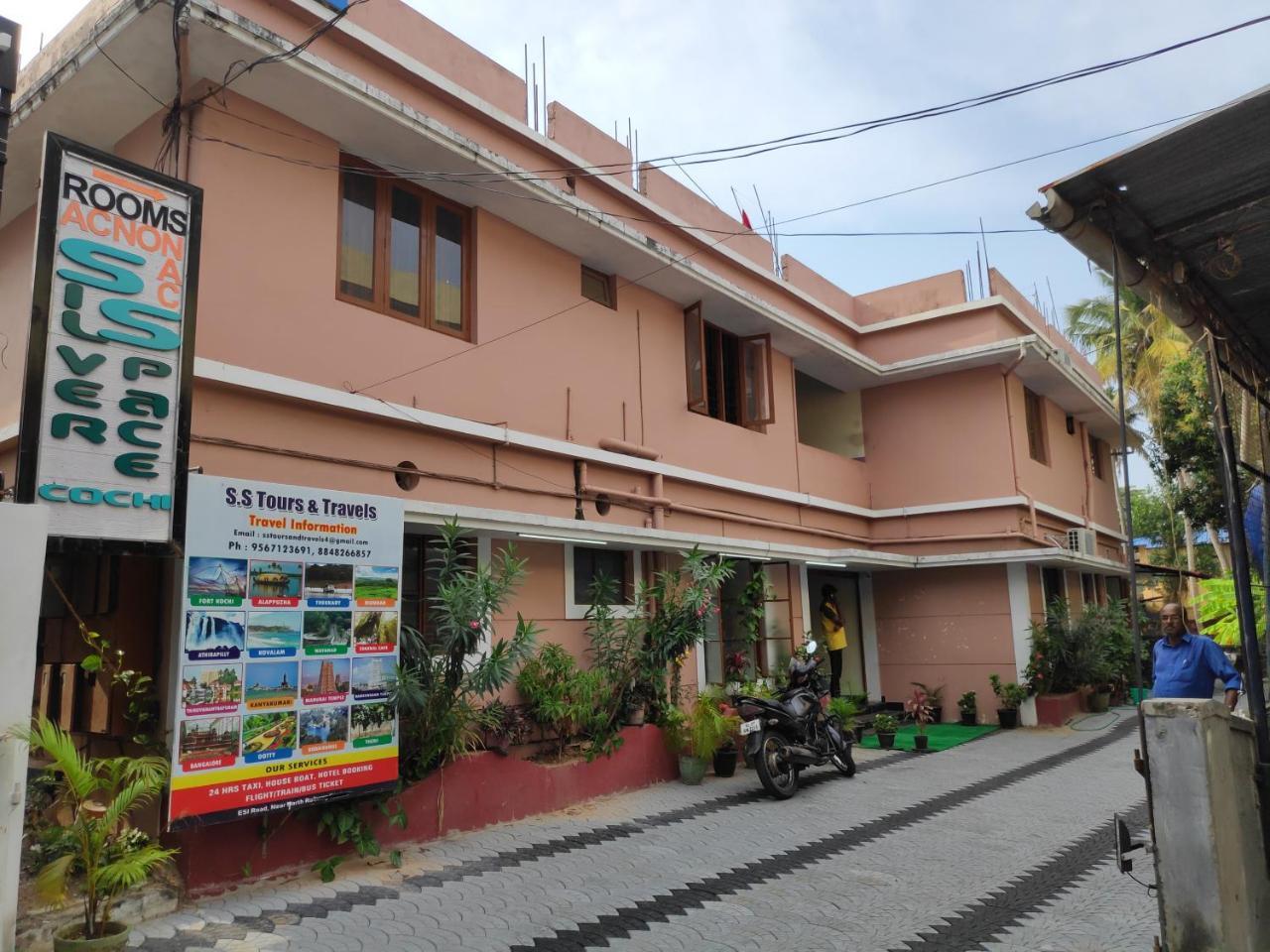 Hotel Silver Space Ernakulam Zewnętrze zdjęcie